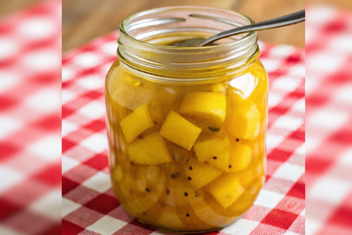 Chatpata Nimbu Ka Achar: खाना लग रहा है बोरिंग तो लगाएं नींबू के आचार का तड़का, ये रही बनाने की आसान विधि