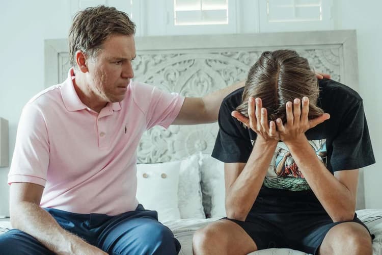 Parenting Tips: क्यों अपने ही बच्चों पर काबू नहीं रख पा रहे पैरेंट्स? जान लें बच्चे के बिगड़ने के पीछे के मुख्य कारण