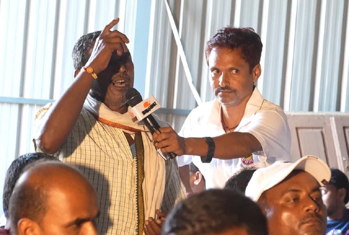 Election Express: फुलपरास के चौपाल में विकास की गंगा बहा रहे थे नेता, जनता ने उठा दिया जल जमाव का मुद्दा