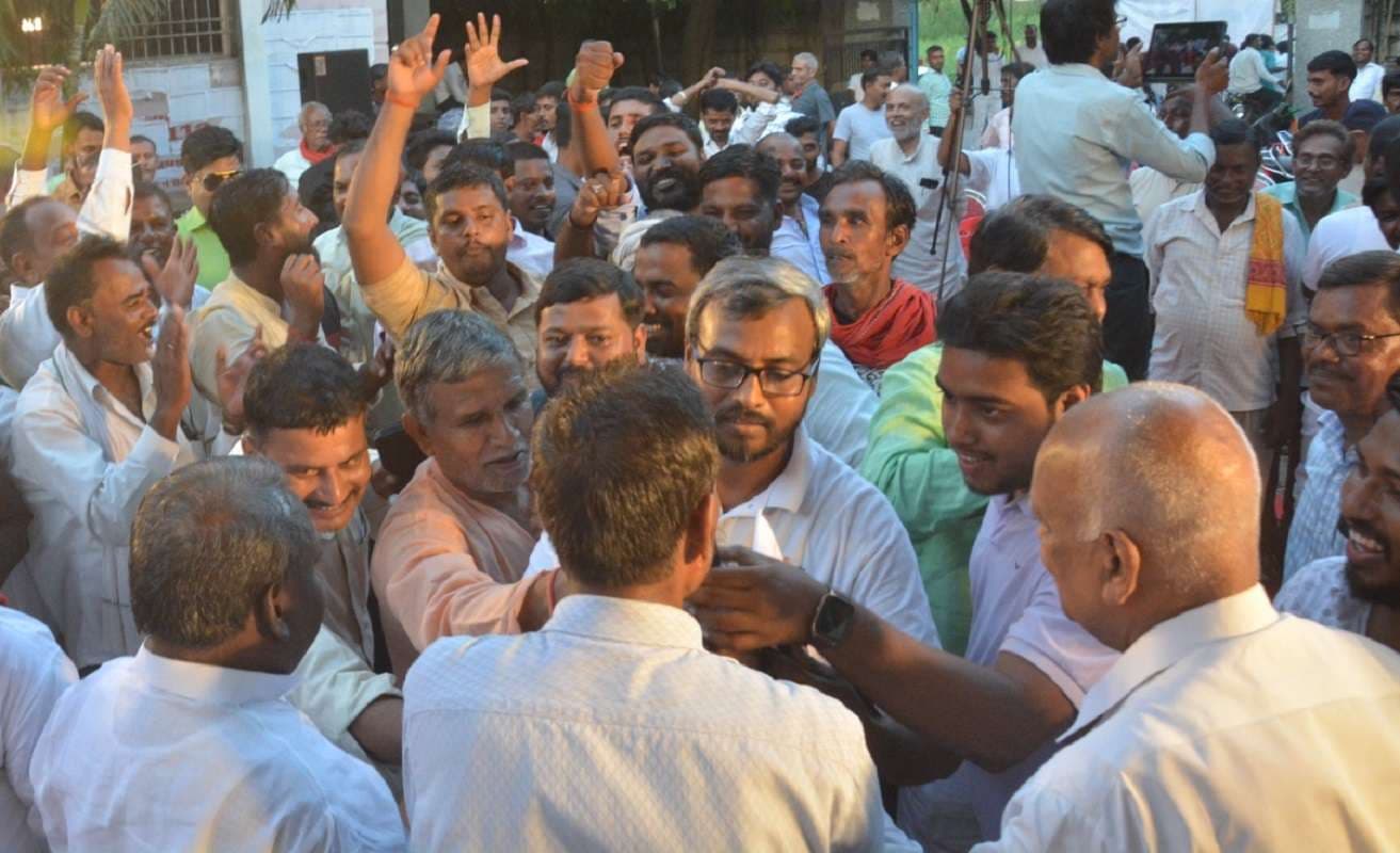 Bihar Election Express: फुलवारी में पानी और सड़क पर छिड़ी सियासी जंग, चौपाल में जनता ने पूछे तीखे सवाल