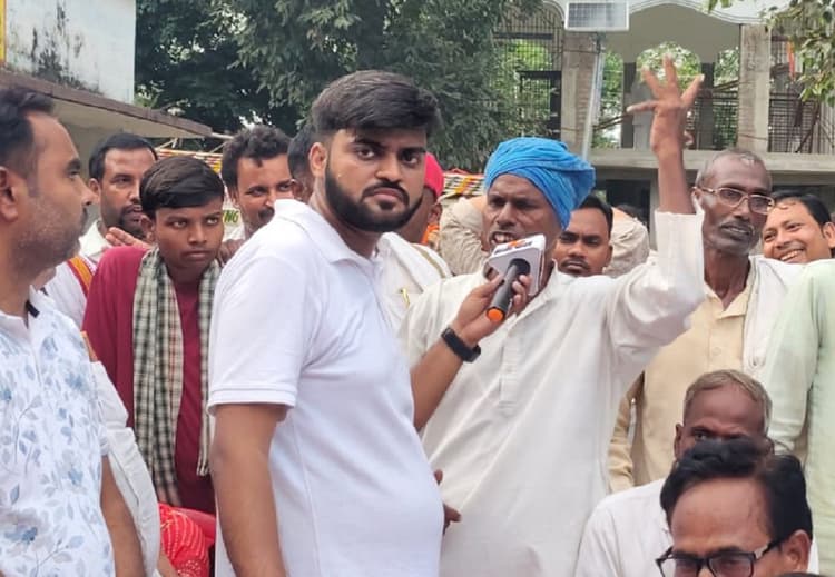 Bihar Election Express: राजपुर में किसानों के सवाल पर हो गया बवाल, चौपाल में एक दूसरे से भिड़ गये नेता