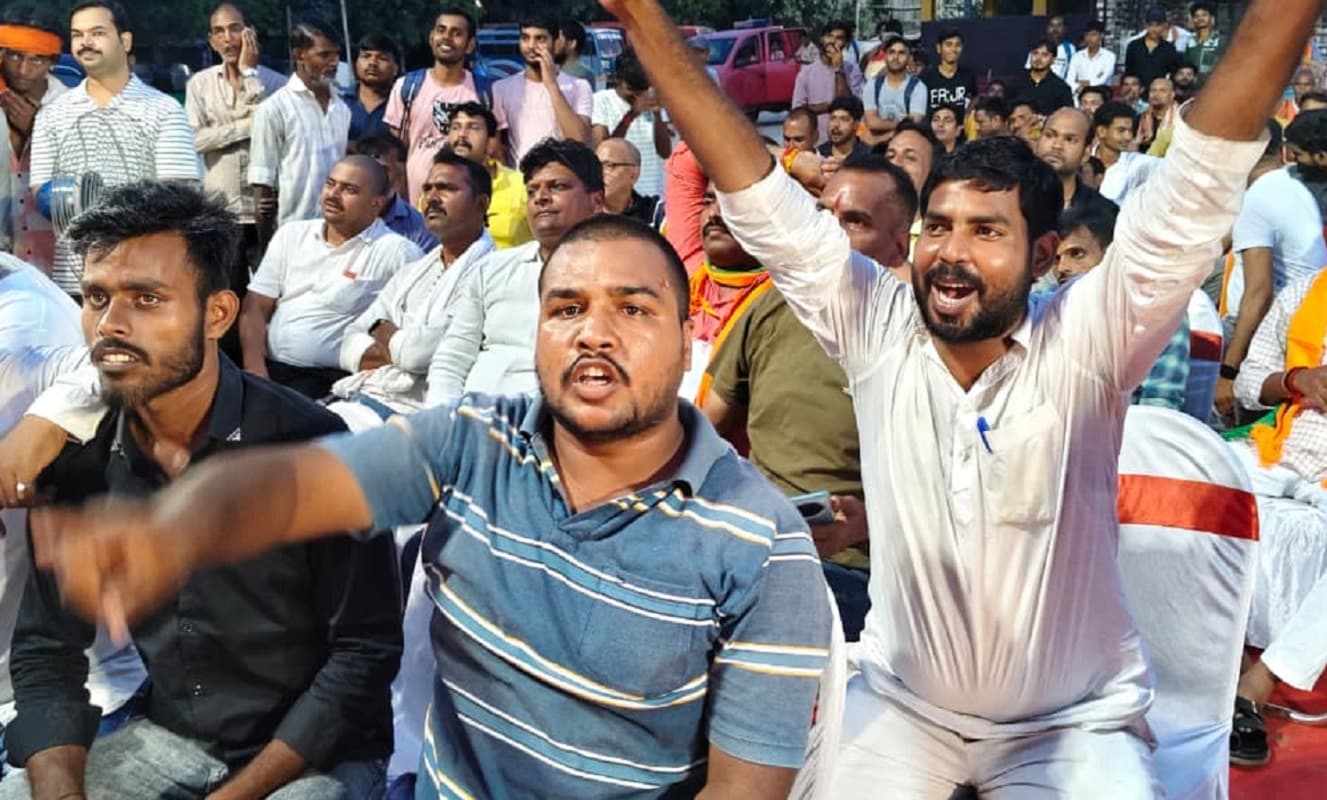 Bihar Election Express: सासाराम में जनता ने नेताओं को याद दिलाया उद्योग, चौपाल में इस बात पर भड़क गये जदयू नेता