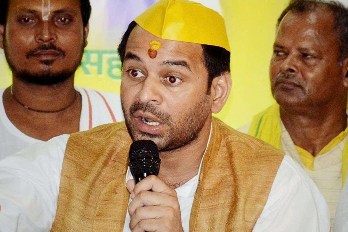 Lalu Family Controversy: RJD के पोस्टर से लालू-राबड़ी की फोटो क्यों गायब? तेज प्रताप ने तेजस्वी से पूछा सवाल