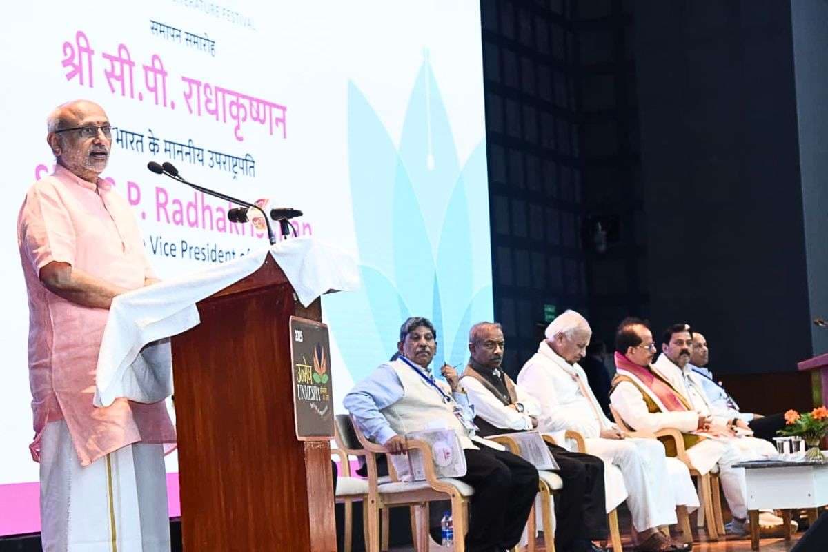 बिहार क्रांतिकारियों का केंद्र रहा है..., पटना पहुंचे उपराष्ट्रपति बोले- छठ पर्व हमारी संस्कृति की पहचान