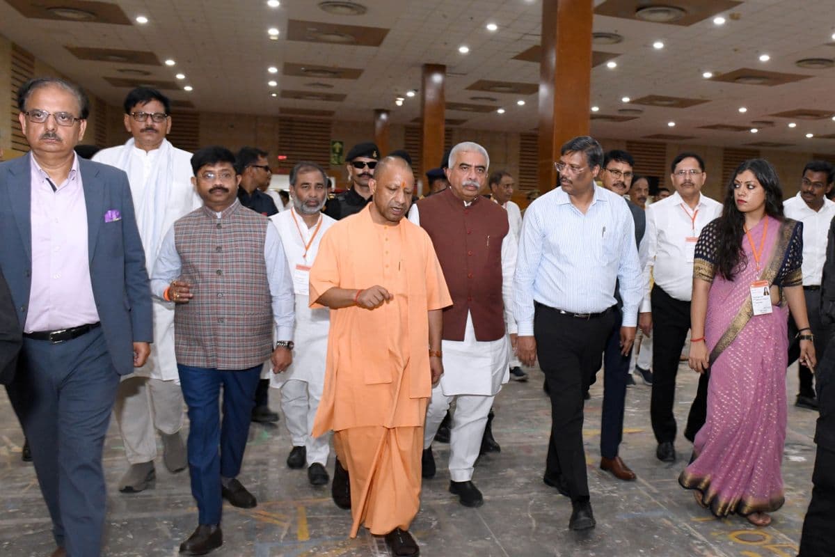 Uttar Pradesh Trade Show 2025: इन्वेस्टमेंट, इनोवेशन और उद्योग जगत का महाकुंभ