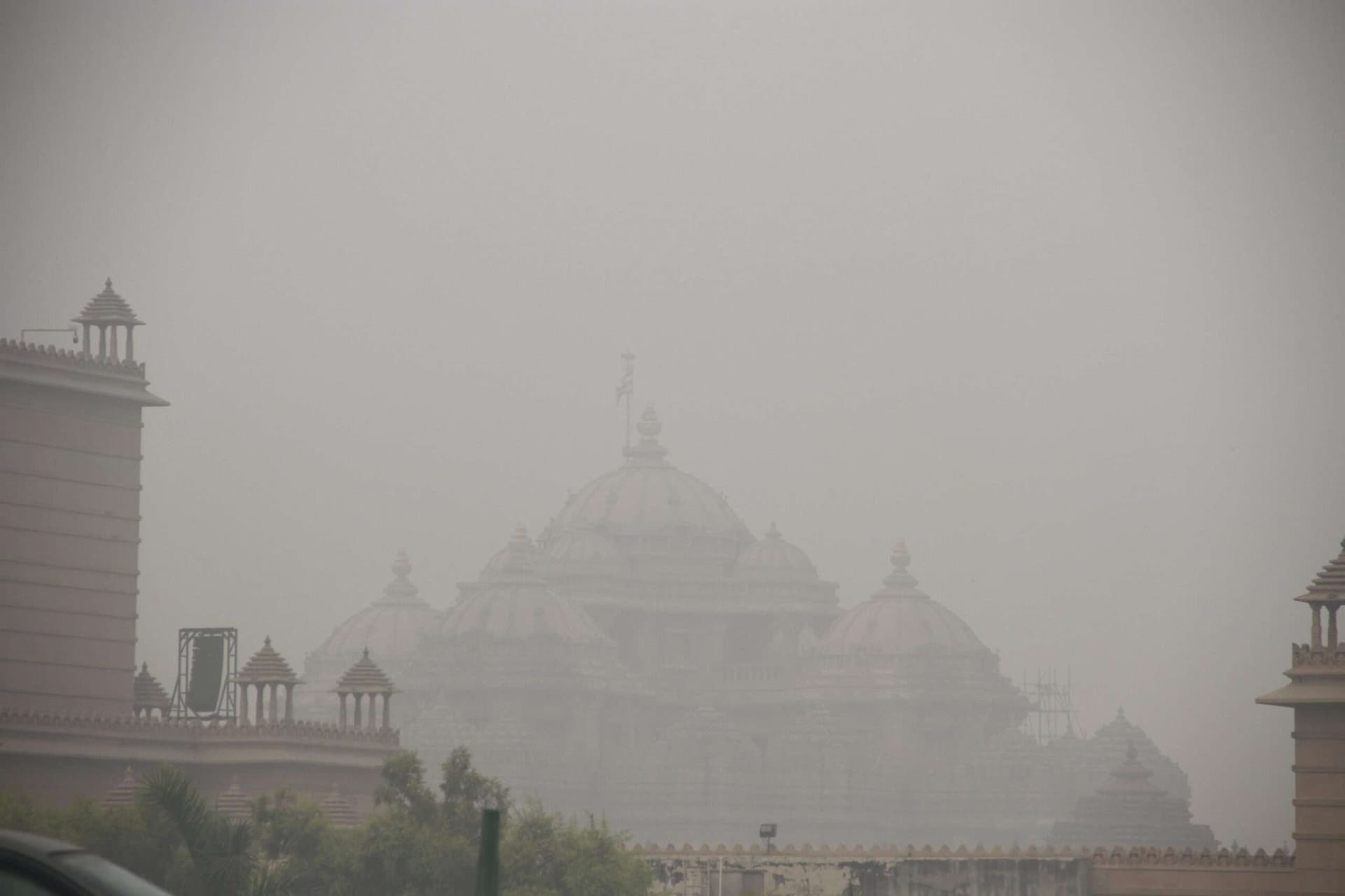Pollution: दिल्ली में कृत्रिम बारिश कराने के फैसले को लेकर राजनीति हुई तेज