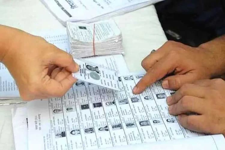 Bihar News: चुनाव आयोग को बिहार में मिले हजारों "घुसपैठिये", वोटर लिस्ट से कटे इतने विदेशियों के नाम