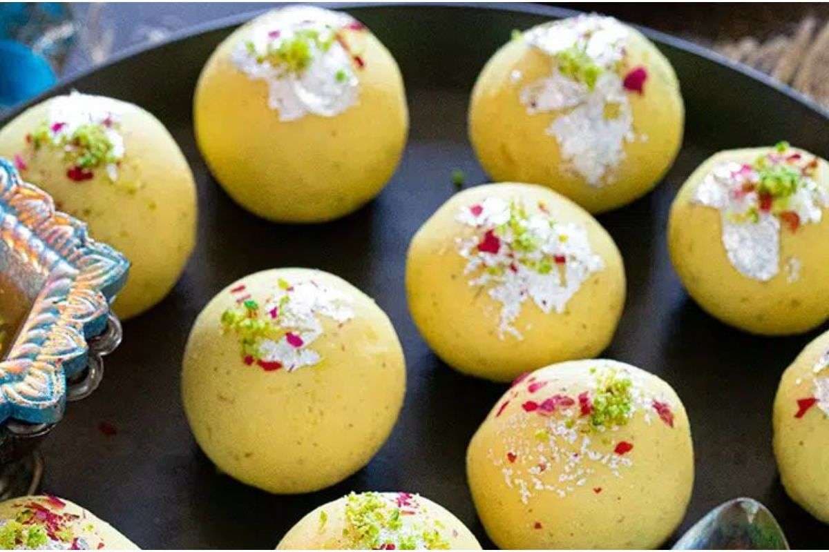 5 Minute Rasmalai Laddu: बिना गैस जलाए, सिर्फ 5 मिनट में बनाएं सबसे ट्रेंडी मिठाई