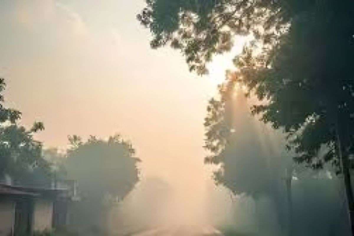 Aaj Bihar Ka Mausam: बिहार में ‘मोथा’ का कहर! छठ से पहले बदल रहा मौसम, चढ़ेगा ठंड का पारा