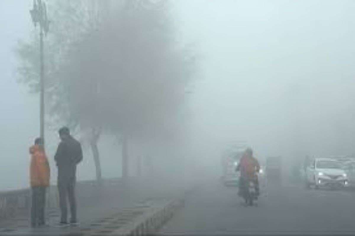 Aaj Bihar Ka Mausam: ठंड की दस्तक के साथ गिर रहा है बिहार का तापमान, पटना से पश्चिम चंपारण तक बदला मिजाज