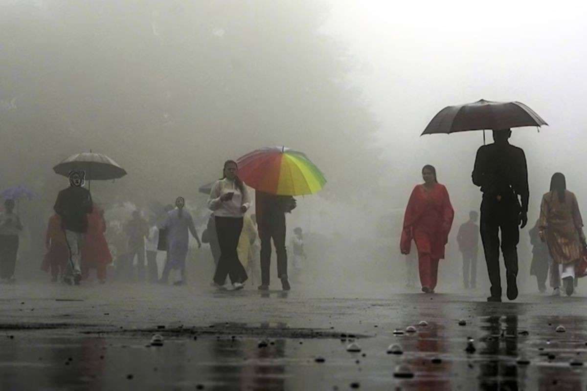 Aaj Bihar ka Mausam: बिहार में रेड अलर्ट, दिल्ली-NCR तक बारिश का खतरा — 7 अक्टूबर तक बिगड़ा रहेगा मौसम