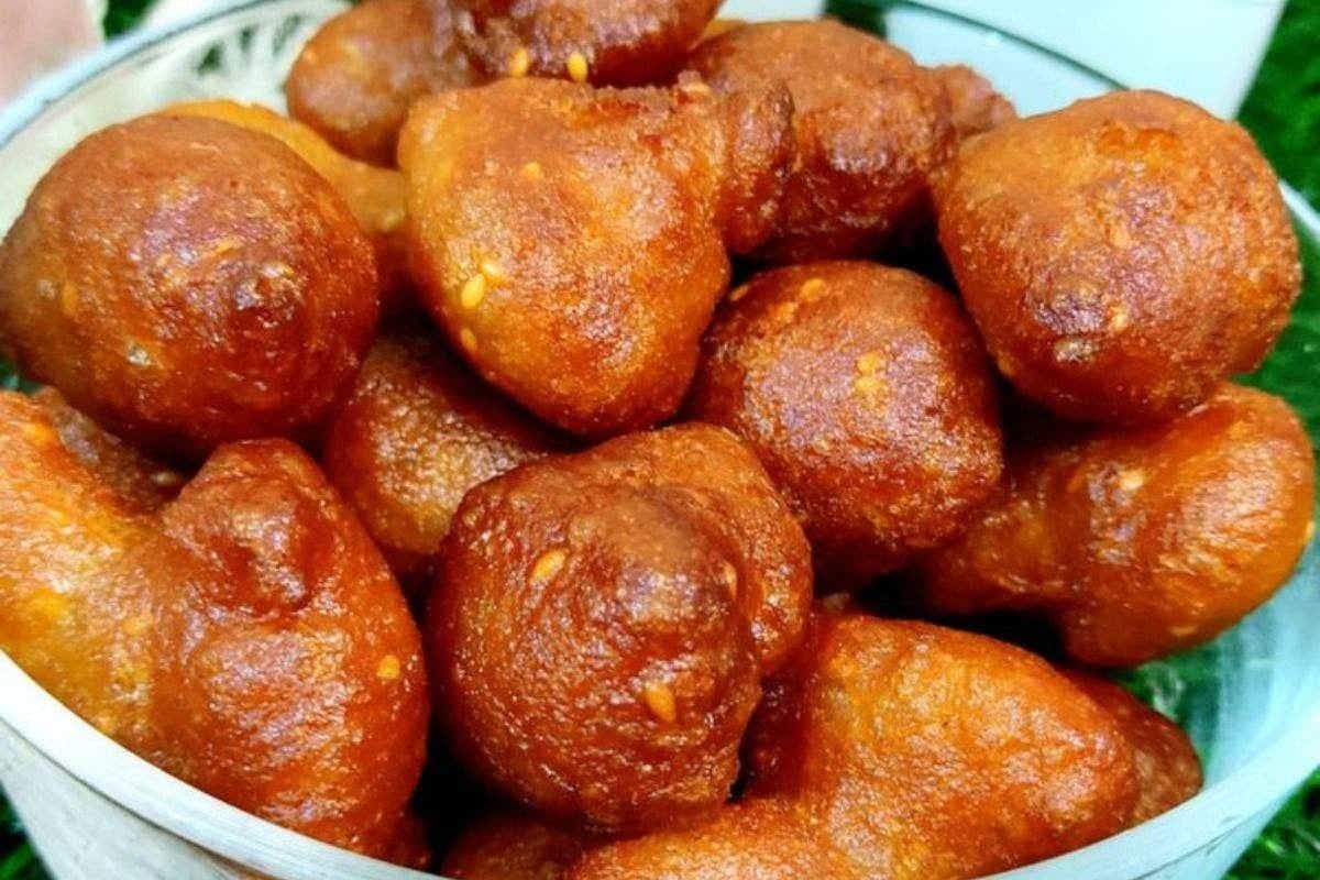 Ahoi Ashtami Recipe: अहोई अष्टमी के दिन देवी को जरूर भोग लगाएं स्वादिष्ट गुलगुले, फॉलो करें आसान रेसिपी