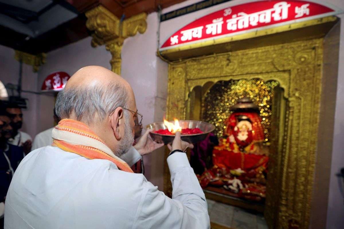 Photos: गृह मंत्री अमित शाह ने छत्तीसगढ़ के जगदलपुर स्थित मां दंतेश्वरी मंदिर में पूजा-अर्चना की, देखें तस्वीरें