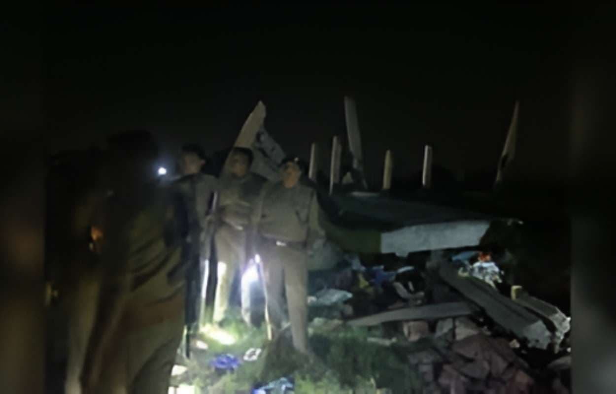 Ayodhya Blast: अयोध्या में दिल दहला देने वाला धमाका, एक ही परिवार के 5 लोगों की मौत