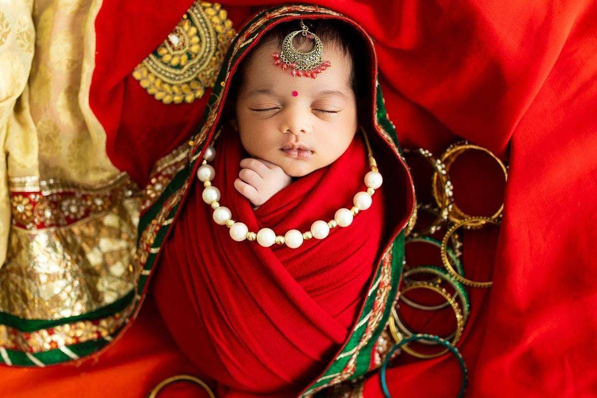 Baby Girl Names Starting with Dh: ध अक्षर से शुरू होने वाले बच्चियों के नाम - दीपावली और धनतेरस पर जन्मी बेटियों के लिए देखें शुभ नामों की सूची