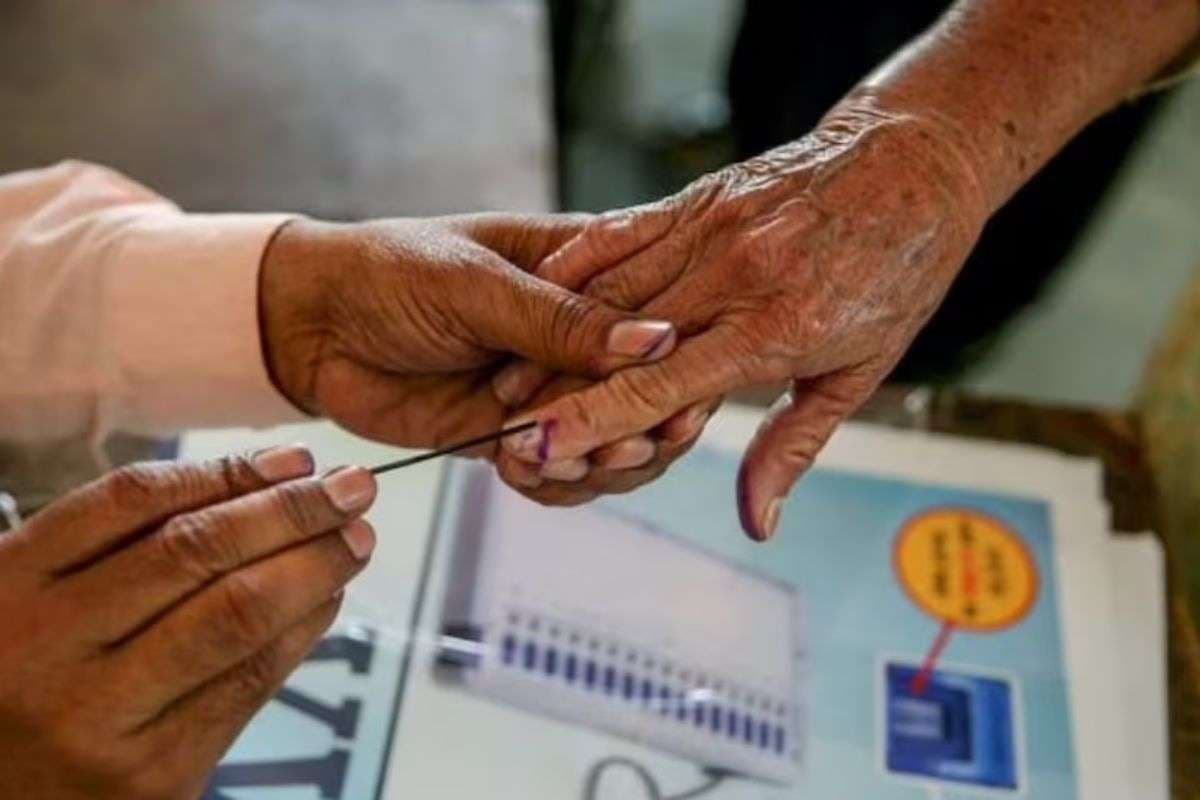 Bihar Election 2025: बिहार विधानसभा चुनाव में घर से कैसे डाल सकेंगे वोट? जानिए डिटेल प्रक्रिया