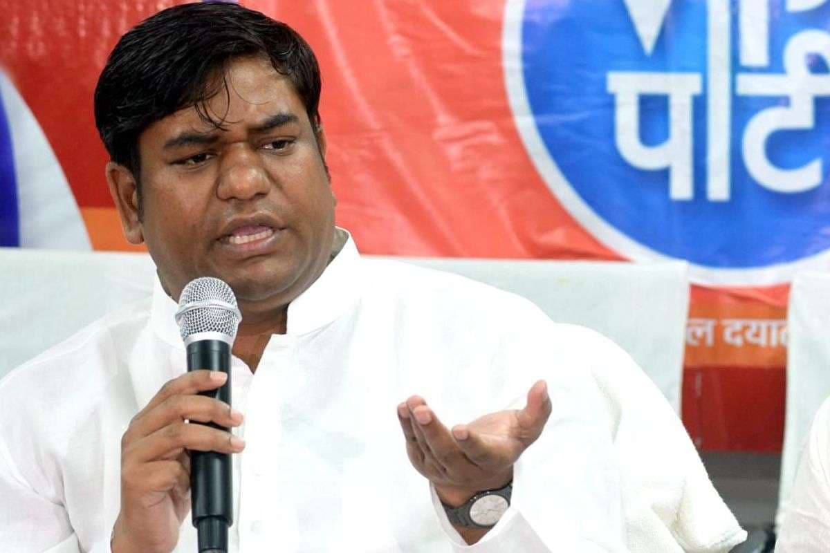 वोटिंग से ठीक पहले मुकेश सहनी को लगा बड़ा झटका, VIP के प्रदेश उपाध्यक्ष और जिलाध्यक्ष ने थामा BJP का दामन