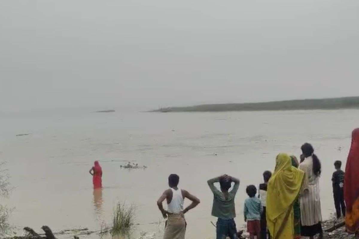 Photos: बिहार के इस जिले में कोसी के कहर ने बढ़ाई टेंशन, रूह कंपाने वाली देखिये तस्वीरें