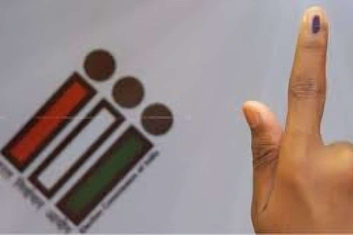 Bihar Election 2025 : 85 वर्ष से अधिक उम्र वाले वोटर घर से दे सकेंगे वोट, मतदान केंद्र होंगे मोबाइल फ्री