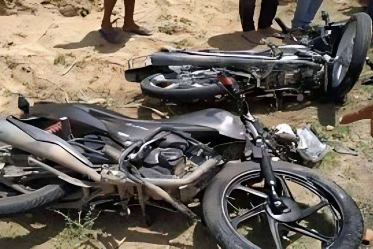Bihar News: मैरवा में पिकअप-बाइक की भिड़ंत में दो युवकों की मौके पर मौत, ग्रामीणों ने शव रखकर सड़क किया जाम