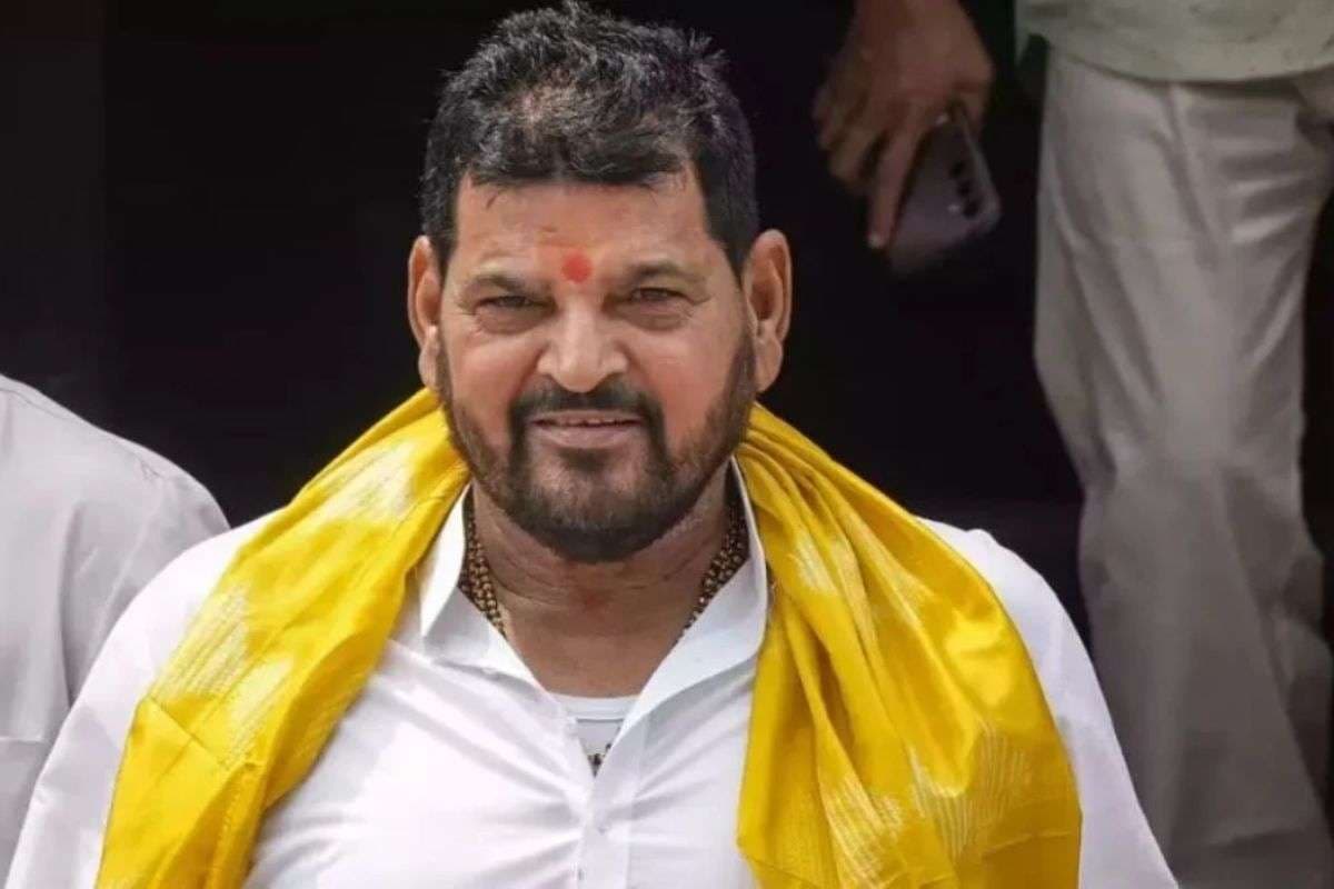 Bihar Chunav 2025 : चुनाव प्रचार करने आए बृजभूषण शरण सिंह के हेलिकॉप्टर की हुई इमरजेंसी लैंडिंग, पूर्व सांसद ने जारी किया वीडियो