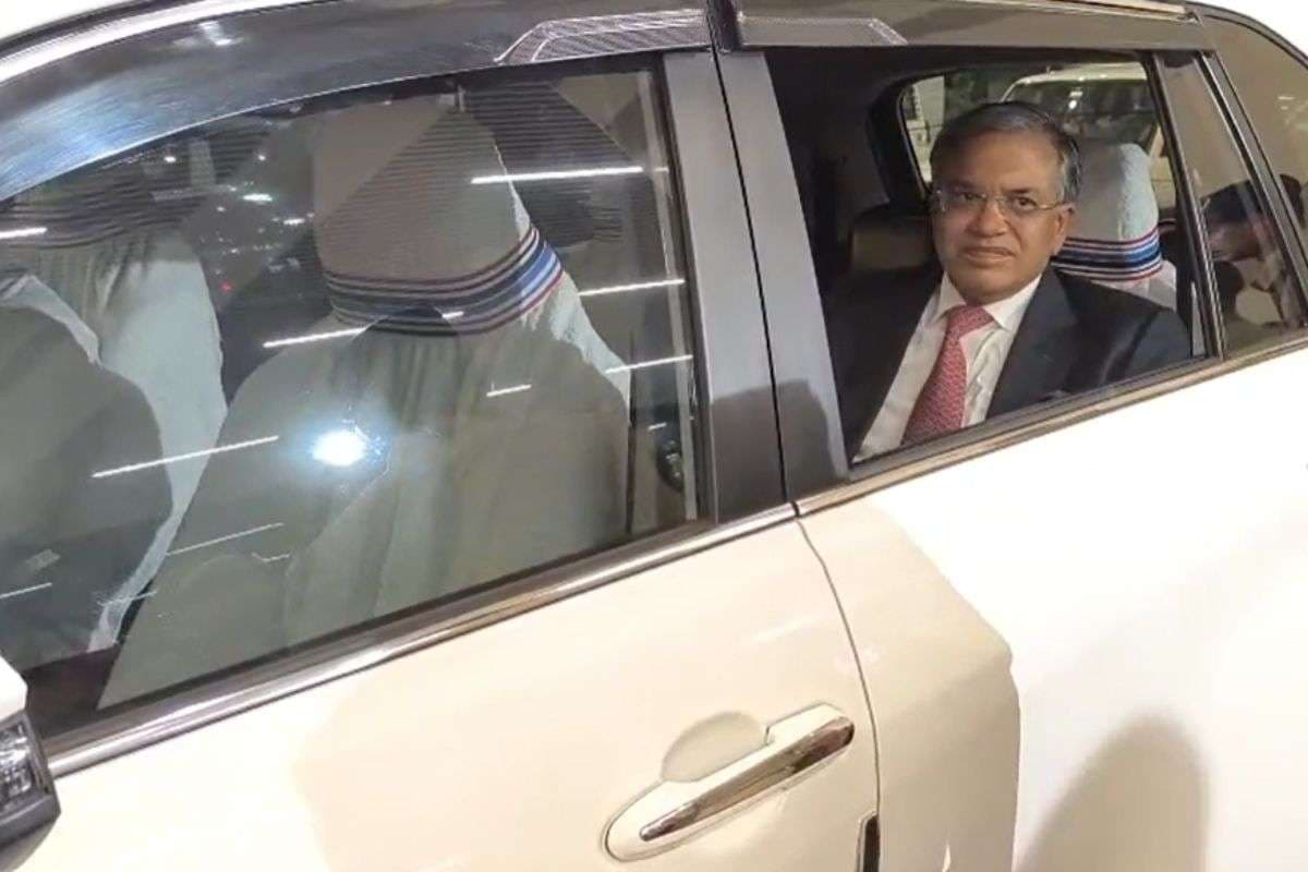 Bihar Election 2025: दो दिवसीय दौरे पर पटना पहुंचे CEC ज्ञानेश कुमार, शनिवार सुबह सभी दल के नेताओं के साथ करेंगे बैठक