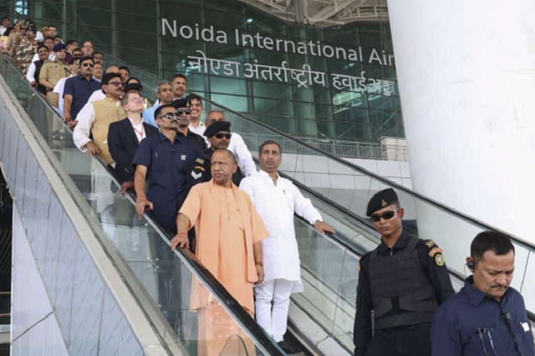 Noida International Airport : नोएडा इंटरनेशनल एयरपोर्ट प्रदेश के विकास का बनेगा प्रतीक बनेगा
