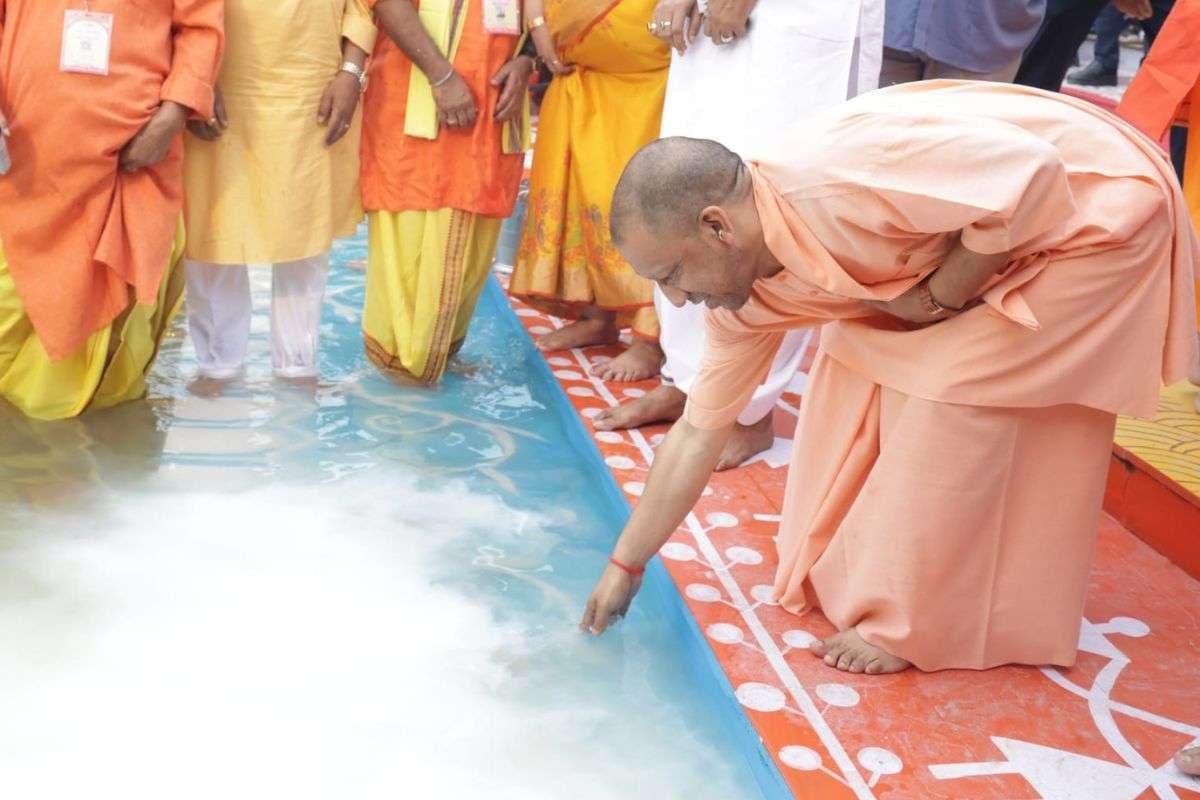 Chhath Puja 2025: सीएम योगी बोले- छठ सामाजिक एकता, आध्यात्मिक उन्नयन और प्राचीन विरासत का प्रतीक