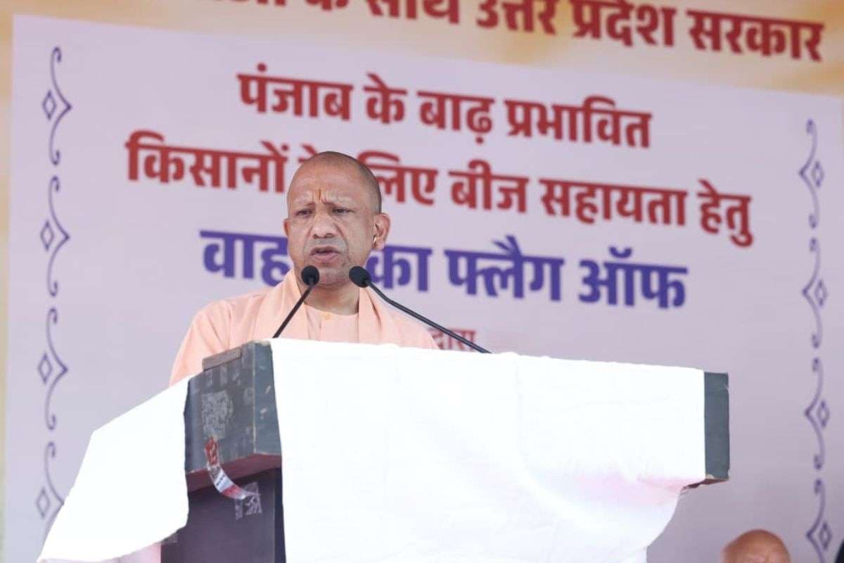 योगी आदित्यनाथ ने कहा- उत्सव का वास्तविक आनंद तभी है जब हम किसी पीड़ित की सहायता के लिए खड़े हों
