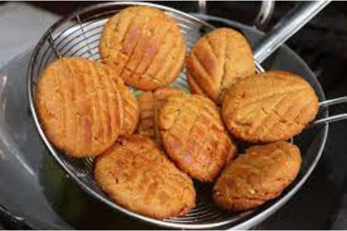 Chhath Puja Kela Thekua Recipe: बिना चीनी के बनाएं सॉफ्ट और क्रिस्पी ठेकुआ