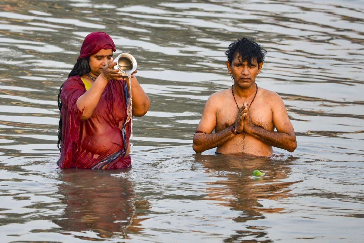 छठ पूजा : मिट्टी की महक, ब्रह्मांडीय रश्मियां और शोध की सांध्यवेला