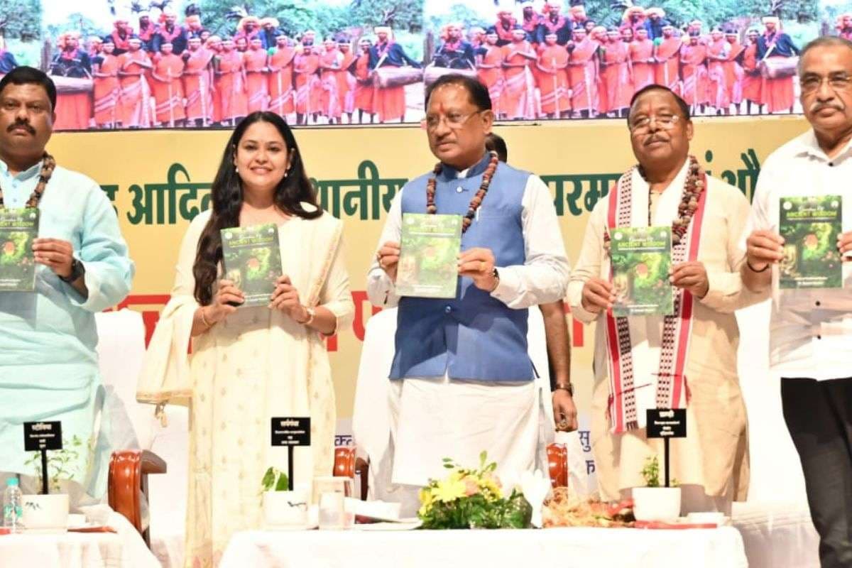 Chhattisgarh News: परंपरागत वैद्य सम्मेलन में शामिल हुए सीएम साय, कहा- पारंपरिक चिकित्सा प्रणाली हमारी सांस्कृतिक धरोहर