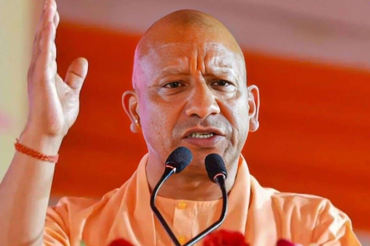 Bihar Chunav 2025: शहाबुद्दीन के गढ़ में गरजे योगी, बिहार में नीतीश सरकार का अपराध पर जीरो टॉलरेंस तो यूपी में बुलडोजर तैयार