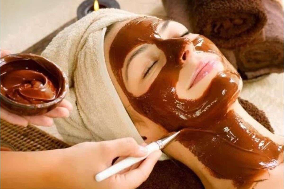 Chocolate Face Pack At Home:अपनाएं आसान ट्रिक्स और घर बैठे पाएं टाइट, ग्लोइंग और दमकती त्वचा