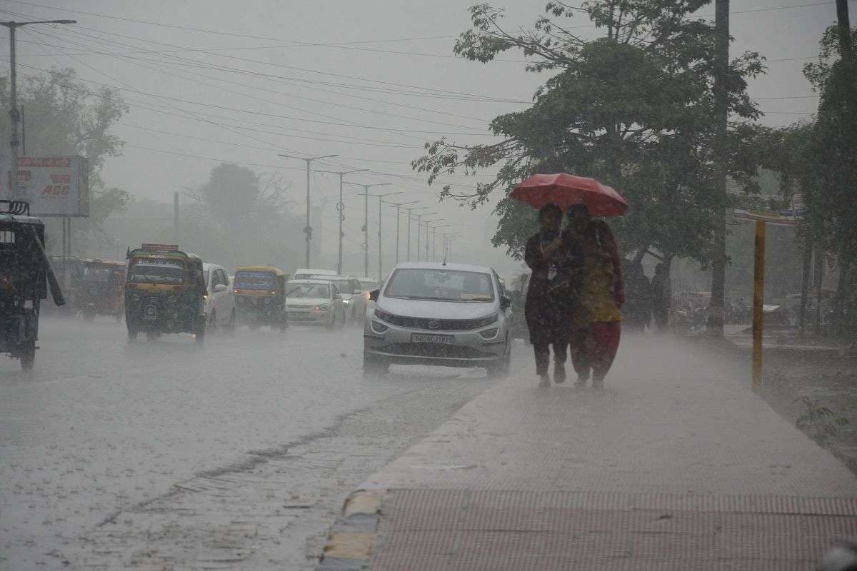 Aaj Bihar Ka Mausam: बिहार में आज भयंकर बारिश की चेतावनी, 3 दिनों के लिये अलर्ट जारी, साइक्लोन 'मोन्था' का असर