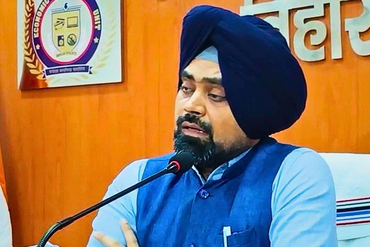 Bihar Chunav: बिहार में 25 सोशल मीडिया हैंडल्स पर FIR, राजद, भाजपा और कांग्रेस पर भड़काऊ पोस्ट का आरोप
