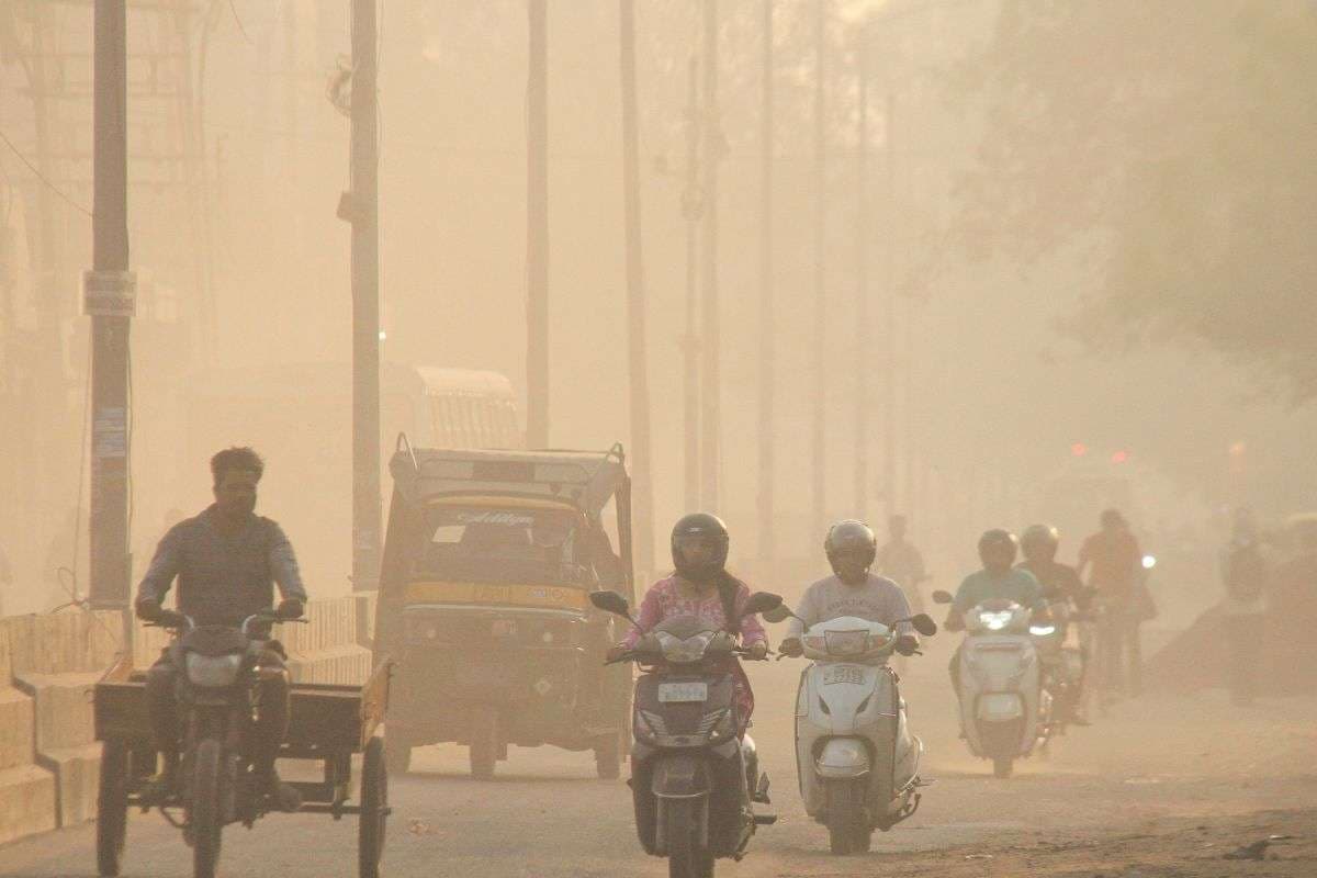 Delhi Air Pollution: दिवाली से पहले दिल्ली-NCR की हवा जहरीली, GRAP-2 लागू