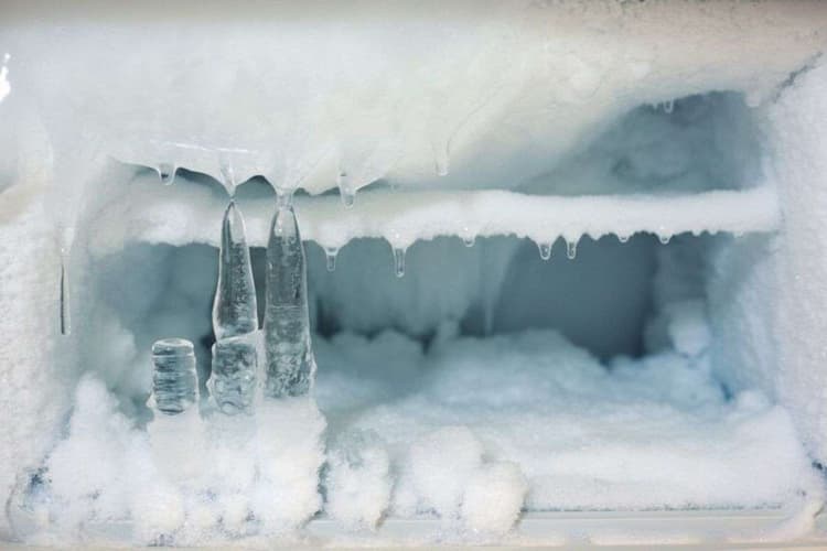 Fridge Tips: आखिर डीप फ्रीजर में बार-बार क्यों जम जाती है बर्फ? आज जान लें सभी कारण और ठीक करने के आसान तरीके