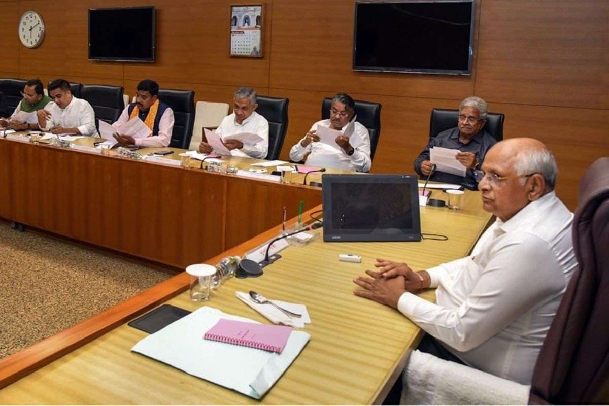 Gujarat Cabinet Change: गुजरात में पहली बार मंत्रियों ने नहीं दिया है सामूहिक इस्तीफा, पहले भी एक झटके में बदली थी पूरी सरकार