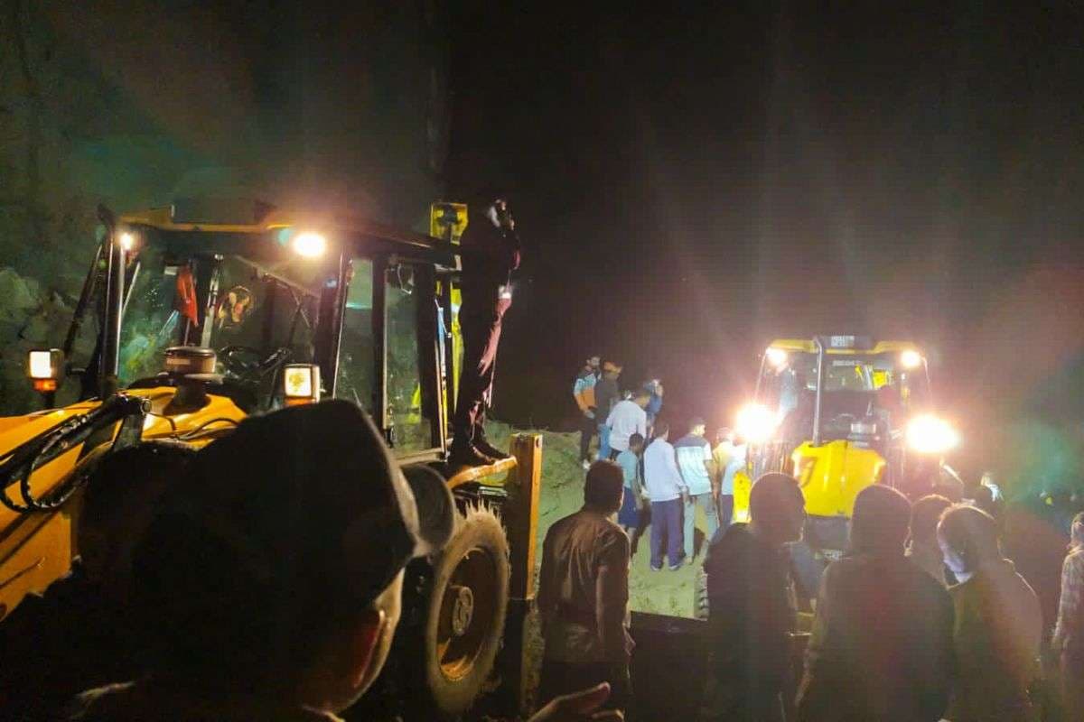 Himachal Landslide Video: हिमाचल में भूस्खलन की चपेट में आई बस, 18 की मौत, पीएम मोदी ने मुआवजे की घोषणा की