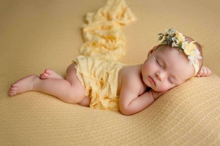 Hindu Baby Girl Name Inspired by Sun: बेटी के लिए चुनें ये उजाले जैसे नाम - देखें लिस्ट
