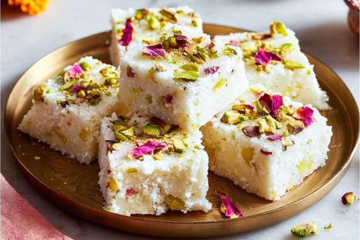 Instant 5 Minute Protein Kalakand: बिना मावा और बिना चीनी के तैयार करें हेल्दी कलाकंद