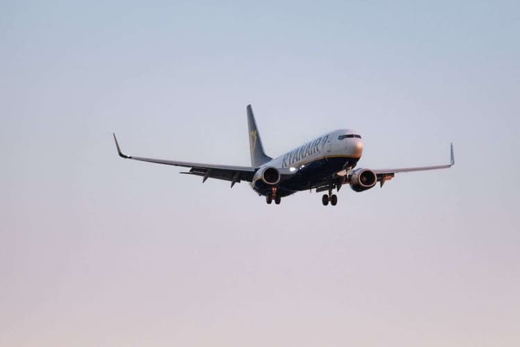 खराब मौसम की वजह से 7 विमान लेट, जानें आज झारखंड के किन 20 जिलों में हो सकती है बारिश