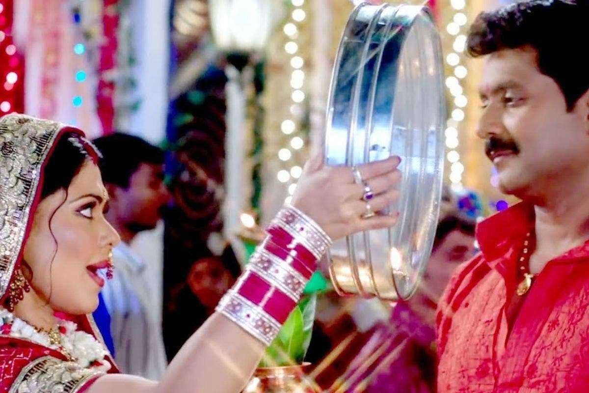 Karwa Chauth Bhojpuri Song: कल्पना पटवारी की आवाज ने त्योहार को बनाया खास, महिलाओं के बीच छाया 'आज करवाचौथ है' गीत