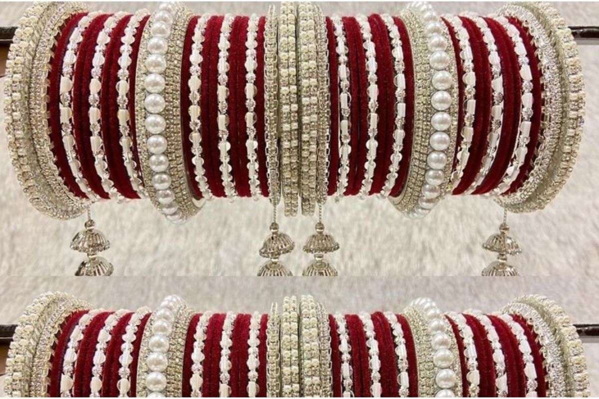Karwa Chauth Glass Bangles Design: इन 7 रंगीन कांच की चूड़ियों के डिजाइन से पाएं ‘परफेक्ट सुहागन लुक’