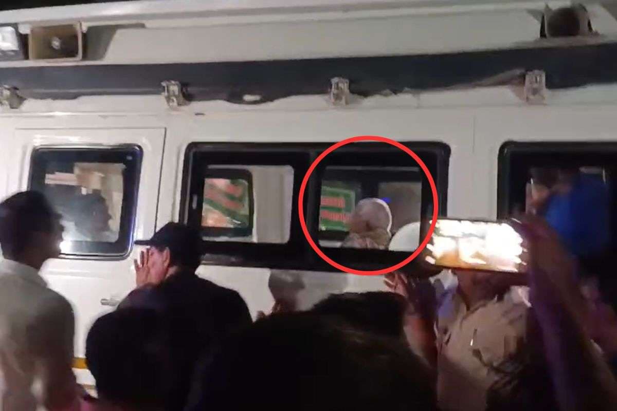 RJD समर्थकों ने रोकी लालू यादव की गाड़ी, इस बात से है भयंकर नाराज