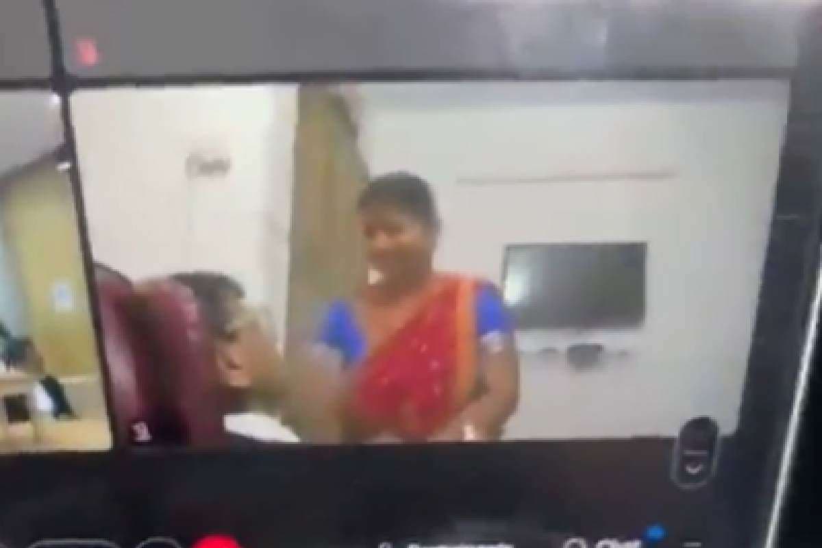 Video : वकील का महिला को 'किस' करते वीडियो हुआ वायरल, ऑन कैमरे में कैद हो गया पूरा नजारा
