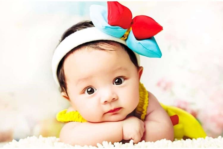 Modern Hindu Baby Names: आपके बेबी बॉय और गर्ल के लिए स्टाइलिश और मीनिंगफुल नामों की लिस्ट