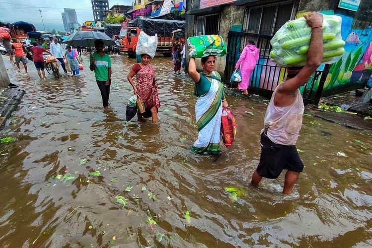 Rajasthan Rain: राजस्थान में भयंकर बारिश, बौछार में भीग कर क्षतिग्रस्त हुआ 'दशानन', मौसम विभाग का अलर्ट