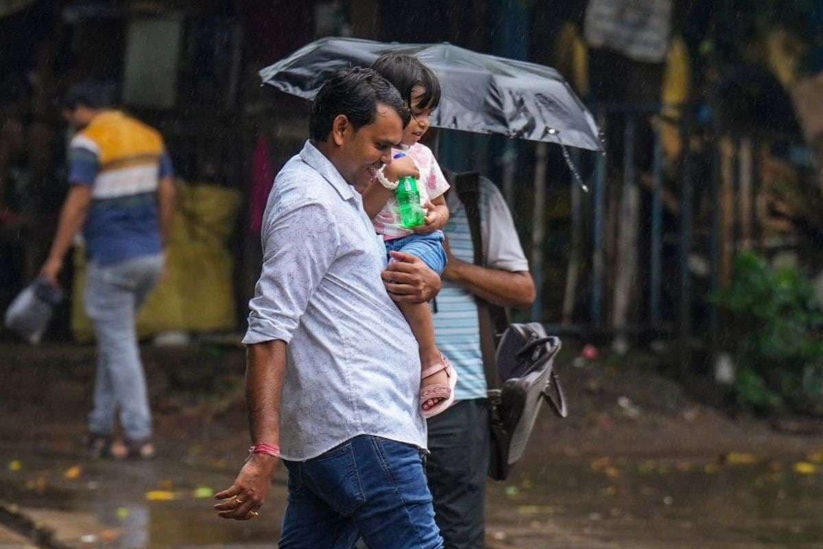 Heavy Rain: डिप्रेशन का प्रभाव, 4 से 9 अक्टूबर के दौरान इन राज्यों में भारी बारिश की संभावना, आंधी-तूफान का अलर्ट